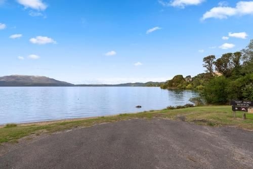 Kiwiana Bach - Lake Tarawera Holiday Home2