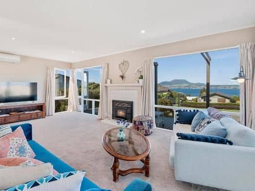 Joy Mahal - Acacia Bay Holiday Home Joy Mahal - Acacia Bay Holiday Home