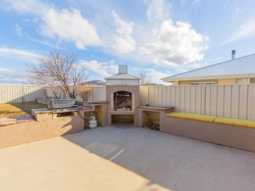 26 Twynam Street3