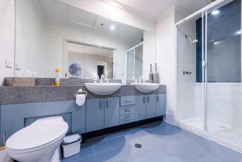 Deluxe Three-Bedroom Two-Bathroom Apartment