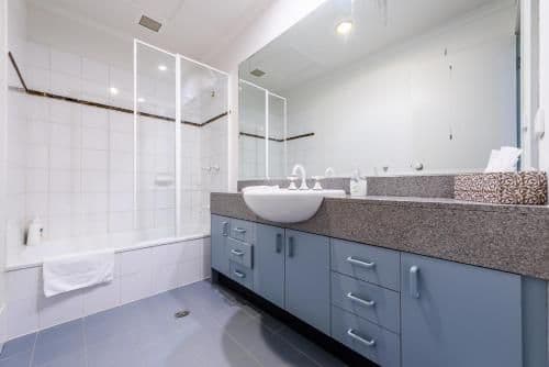 Deluxe Three-Bedroom Two-Bathroom Apartment