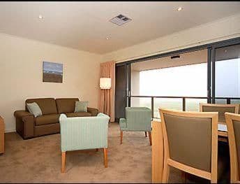 One-Bedroom Suite with Spa Bath