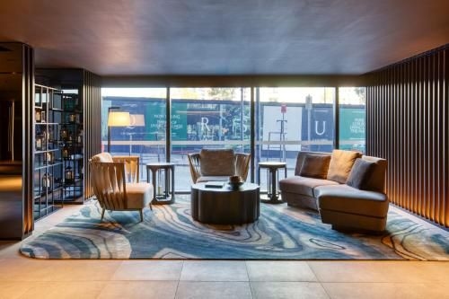 SKYE Suites Green Square3