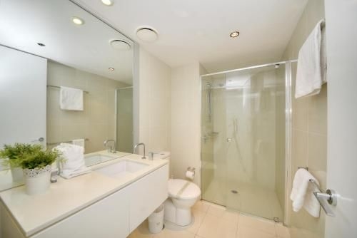 Deluxe Private Apartment in Surfers Paradise0