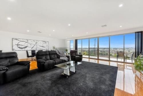 BENGALEE EXECUTIVE TOWNHOUSE- MODERN & STYLISH0