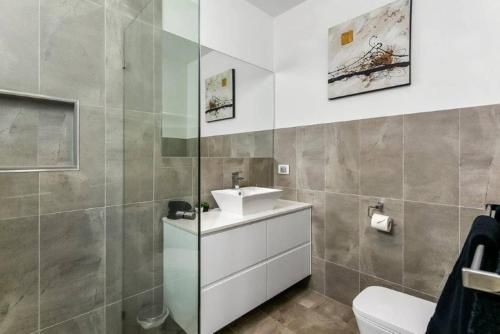 BENGALEE EXECUTIVE TOWNHOUSE- MODERN & STYLISH1