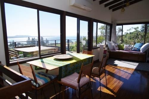 Barrels Beach House, 28 Dulconghi Street3