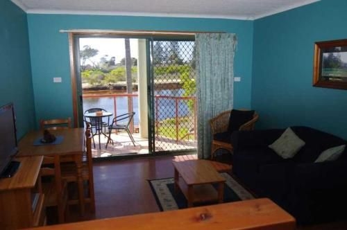 Beachfront 4, 25 Willow Street3