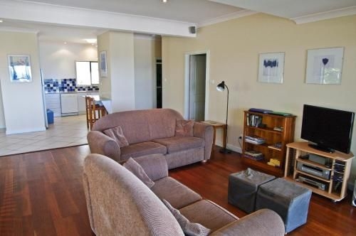 Cooinda, 17 Dulconghi Street0