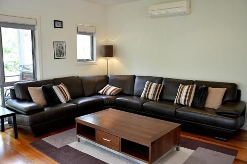 The Track - Beautiful Townhouse in Bright1