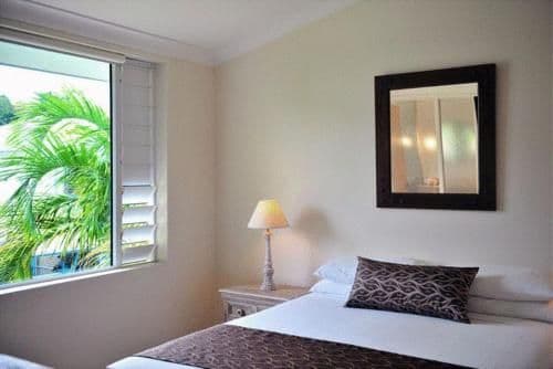 Two-Bedroom Apartment with 1 Bathroom and Pool View