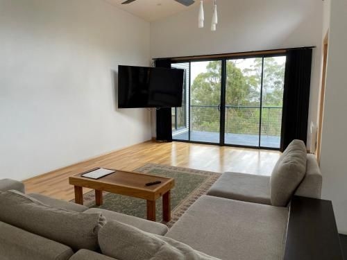 Hill Top Retreat Self Contained Accomodation2
