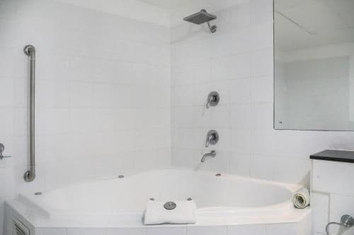 Deluxe Suite with Spa Bath