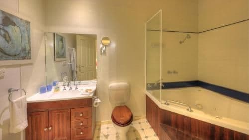 Queen Room with Spa Bath