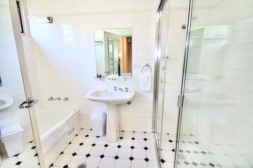 Deluxe King Suite
