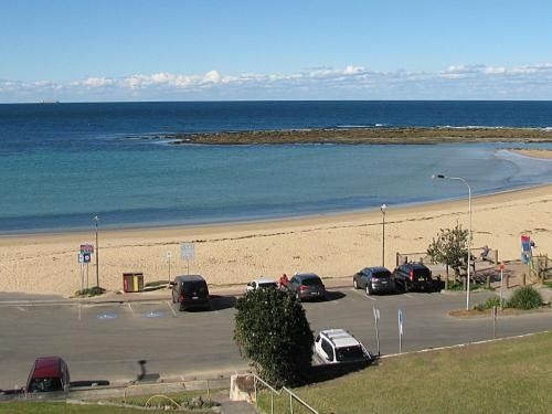 Toowoon Beach View 3br Villa 4 just steps to beach with views0