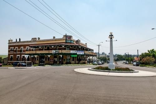 Bank Hotel Dungog1
