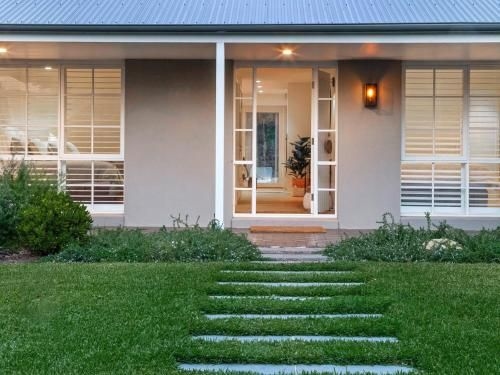 Bella Casa - luxury boutique holiday home with heated pool2
