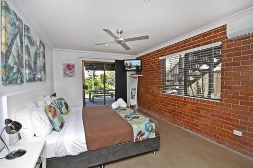 Red Door Beach House - Marcoola Beach - PET FRIENDLY, FOXTEL, WIFI, 500 BOND, Linen Supplied (Red Door Beach House - Marcoola Beach - Pet Friendly, Foxtel, Wifi, 500 Bond, Linen Supplied)4