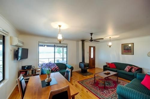 Gilgraves Vineyard Farmstay1
