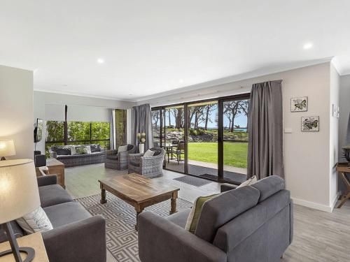 19 'Bay Parklands', 2 Gowrie Avenue - ground floor renovated unit with water views & WIFI (19 Bay Parklands 2 Gowrie Avenue - ground floor renovated unit with water views & WIFI)0