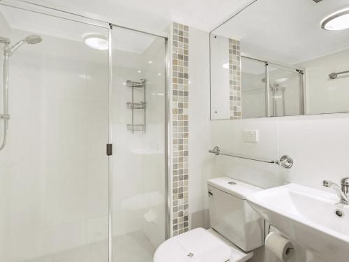19 'Bay Parklands', 2 Gowrie Avenue - ground floor renovated unit with water views & WIFI (19 Bay Parklands 2 Gowrie Avenue - ground floor renovated unit with water views & WIFI)4