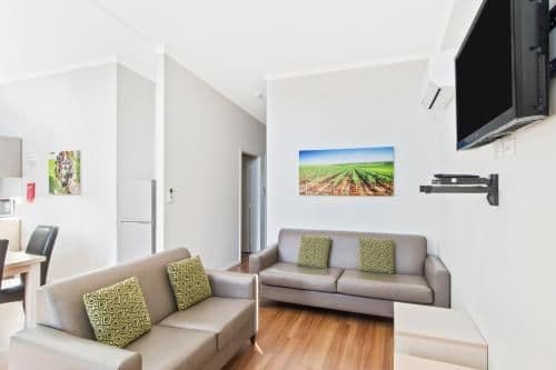 Deluxe Three-Bedroom Cabin - Sleeps 8