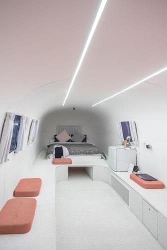 AIRSTREAM - Deluxe Queen Room