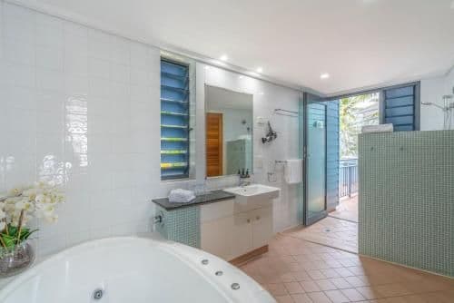 Peninsula Suite