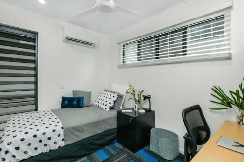 Single Room with Private Bathroom - Ground Floor