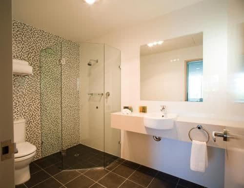 Deluxe King Suite