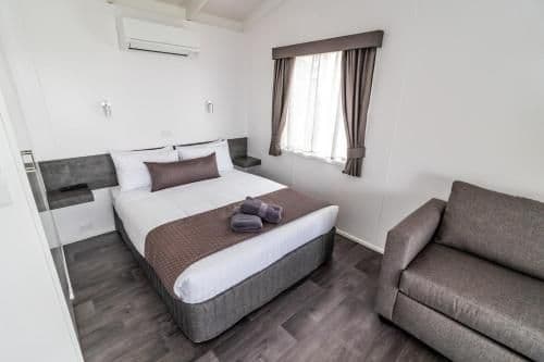 Bungalow - Water Front