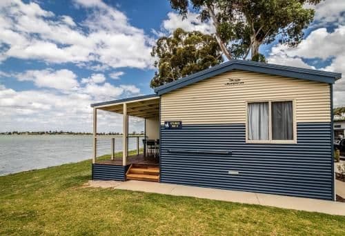 Bungalow - Water Front