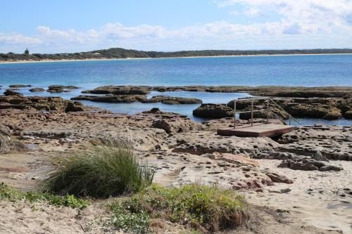 The Crescent - Pet Friendly - 1 Min to Beach4