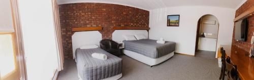 Donald Motor Lodge1