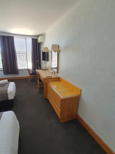 Capital Airport Motel4