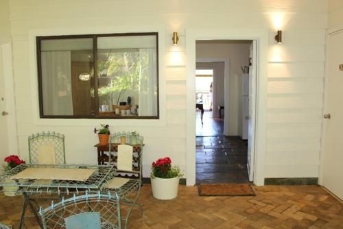 Bickley Valley Cottage1