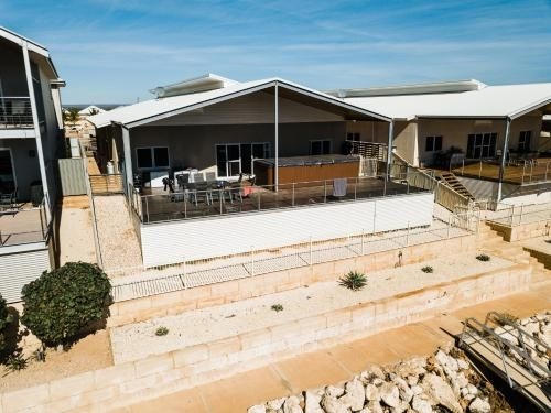 19 Corella Court - Spacious deck with swim spa0