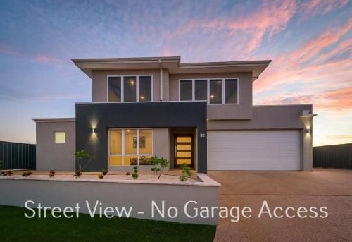 32 Corella Court - Private Jetty and Pool3