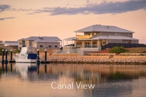 32 Corella Court - Private Jetty and Pool2
