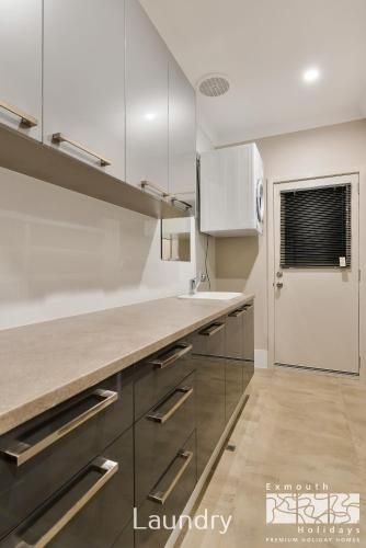 5 Kestrel Place - PRIVATE JETTY & POOL3