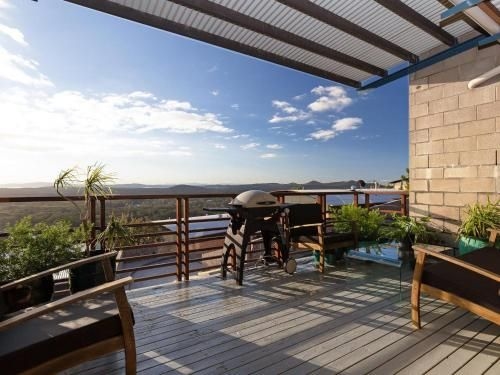 One Mile Ridge', 12a/26 One Mile Close - stunning views, air con, infinity pool (One Mile Ridge 2a/26 One Mile Close)2