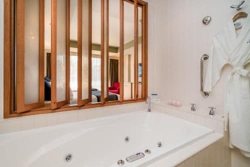 Superior Queen Room with Spa Bath