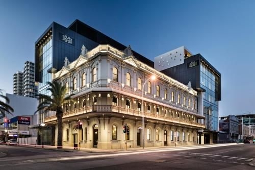 The Melbourne Hotel0