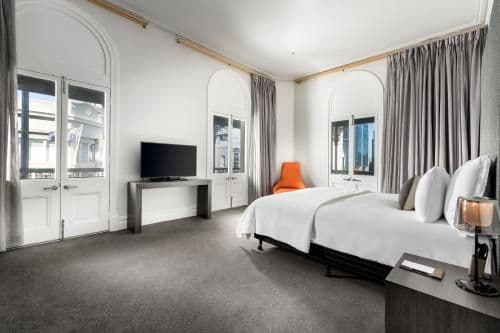 Heritage King Suite
