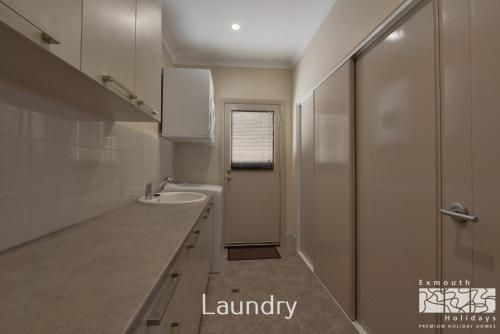 7 Kestrel Place - PRIVATE JETTY & POOL4