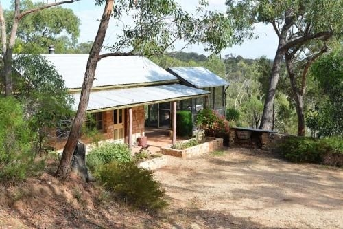 Trestrail Cottage B & B0