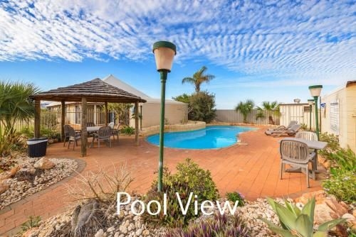Osprey Holiday Village Unit 103-2 Bedroom - Stylish 2 Bedroom Apartment with a Pool in the Complex4