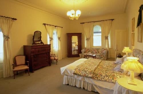 Deluxe Queen Room - White