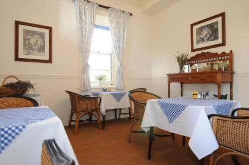 Deluxe Queen Room - White